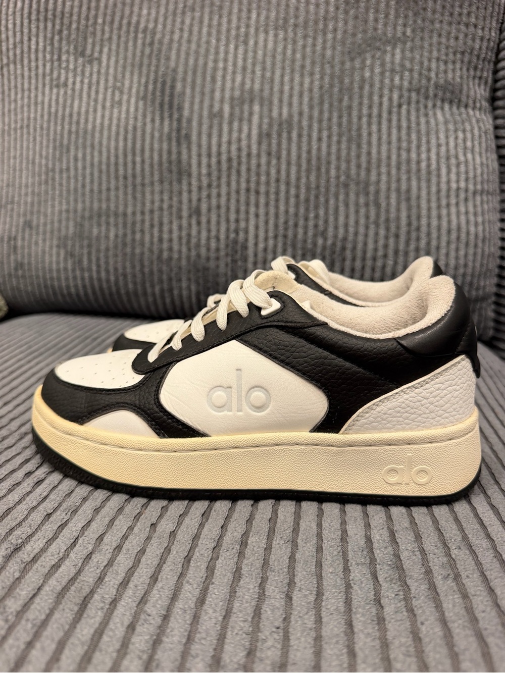 ALO Yoga Kids Black and Cream Low-Top Sneaker